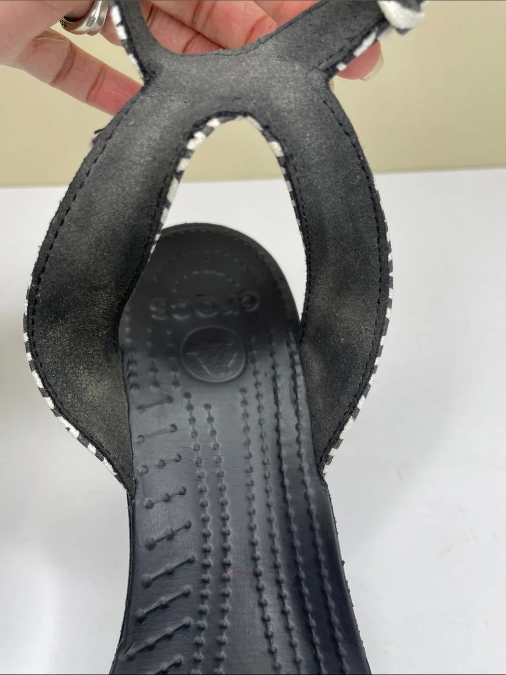 CROCS Leigh Ankle Wedge Sandals Black & White Geometric Print 9